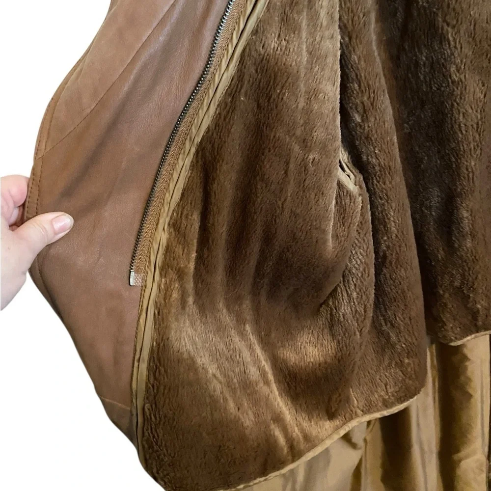 Vintage American Style Brown Leather Belted Trench Coat
Mountain life old money - Picture 14 of 14